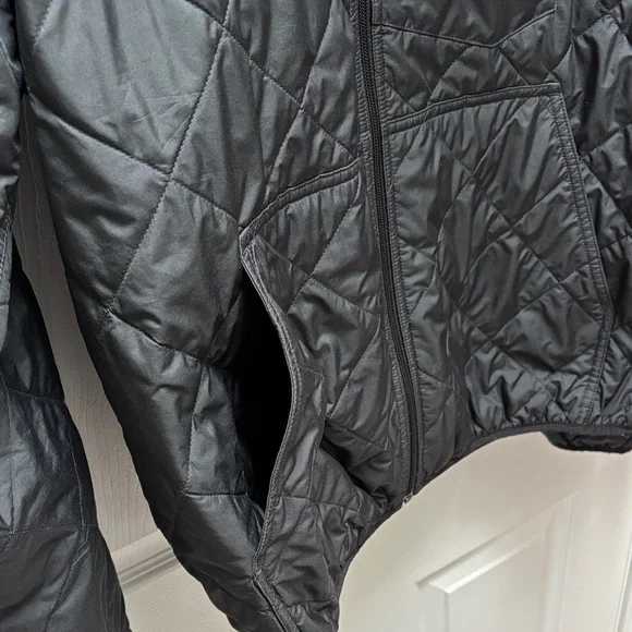 Patagonia Men's Diamond Quilted Bomber Hoody - Picture 7 of 11